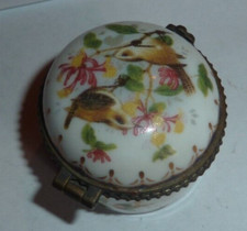 beau pilulier cylindrique  en porcelaine à décor d'oiseaux, rare!!!