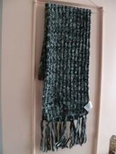 GROSSE ECHARPE GRISE ET NOIRE FIL ARGENTE A FRANGES 234CM NEUVE