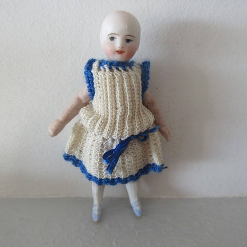 Mignonette petite poupée - :,