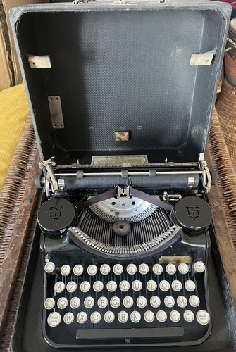 Underwood portable machine - underwood,