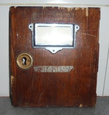 PORTE D'ANCIENNE BOITE AUX