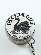 KEYCHAIN - BLACK SWAN WAX - METAL Box - Novels - Vintage 1960s -