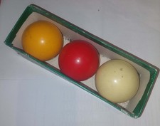 3 BOULES DE BILLARD ANCIENNES