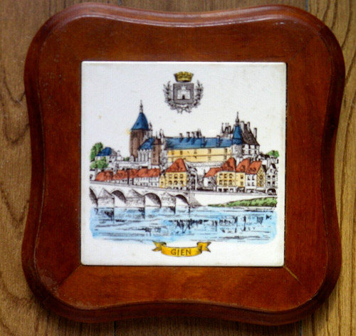 Ancien dessous plat vue de - de,