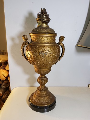 Importante lampe pétrole