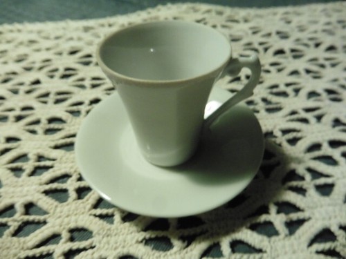 Ancienne tasse sous - tasse,
