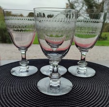 4 VERRES A PIED ANCIENS EN CRISTAL GRAVE 15 CM