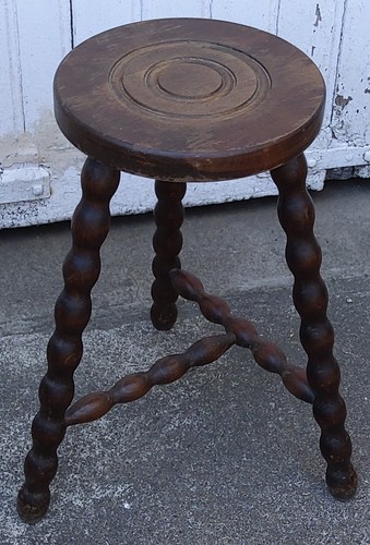 Tabouret tripode ancien - ancien, pieds