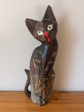 Statuette chat couché en bois