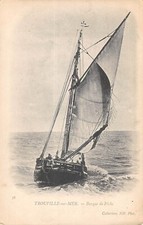 Old postcard 14 FOUVILLE SUR MER / FISHING BOAT