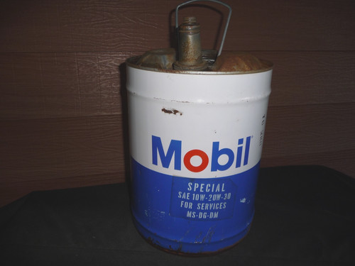 Vintage 1970 gallon oil - 5,