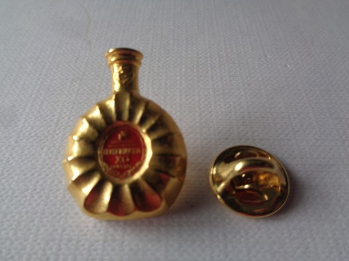 Pin remy martin bouteille - pin's,