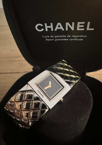 Montre chanel matelassée - chanel,
