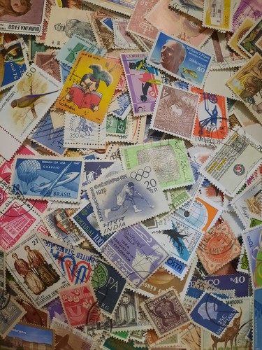 Lot 300 timbres monde - de, du