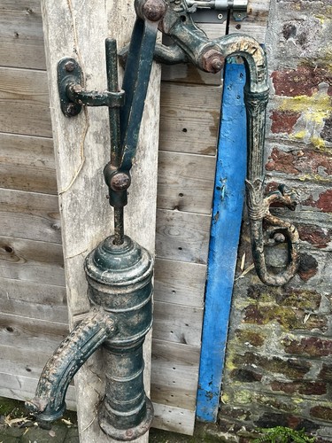 Pompe eau bras - À, À