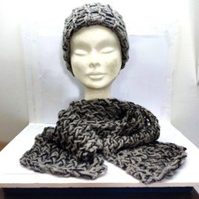 ECHARPE ET BONNET EN LAINE ET