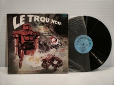 Disque vinyle et livre Le trou