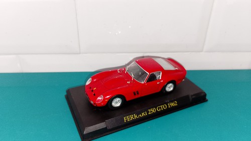 2501262 voiture ixo - voiture, 1/43