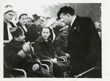 Secretary General of Veterans Affairs Mr. Xavier Vallat visiting wounded