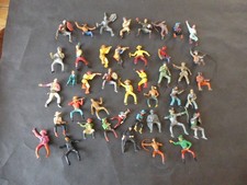 LOT DE PLUS DE 40 CAVALIERS