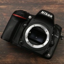 Nikon D600 DSLR Camera 24.3MP FX Sensor 39Point AF with Battery Charger