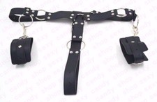 Bras de menottes en cuir