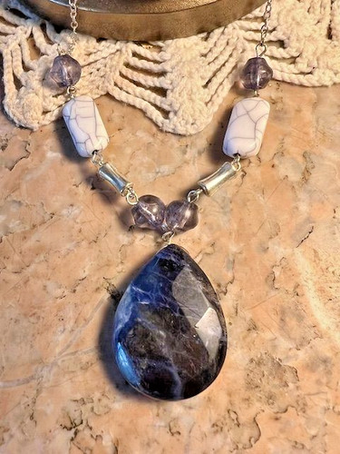 Collier ancien pierre