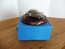 Morris Minor berline en étain plein sur socle The Craftsman Studio collection Ne