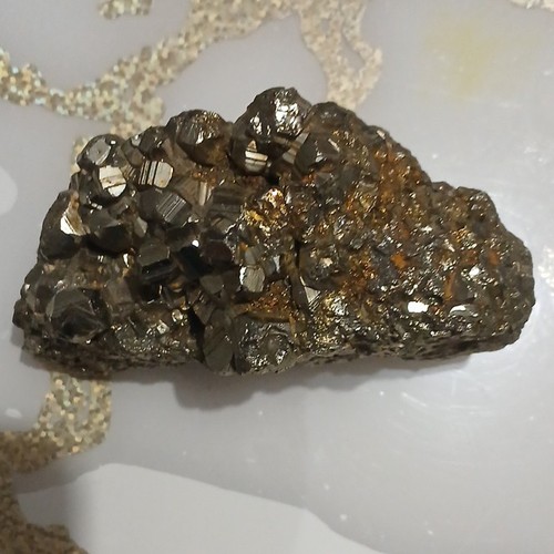 Pyrite naturelle dorée