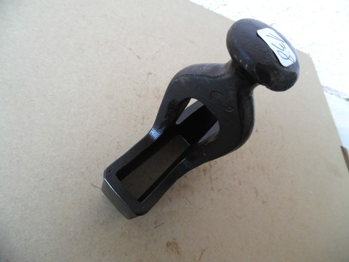 Old tool outil - /,