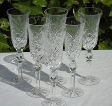 Val Saint Lambert? Bohème? Service de 6 flûtes à champagne en cristal taillé.