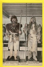 CPA PARIS Musée de l'Armée COSTUMES de GUERRE Types du MOUSTIER, de la MADELEINE