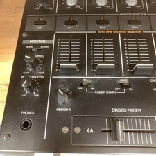 Mixeur DJ 4 canaux Digital