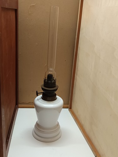 Ancienne lampe pétrole - à,