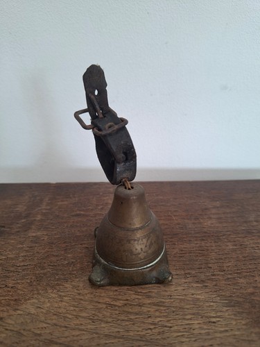 Ancienne petite cloche laiton - ancienne,