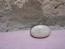 Superbe Ancien Pendentif étui en Nacre et métal argenté pour miniatures