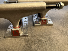 Paire de trucks de skateboard