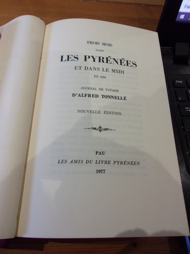 Tonnellé trois mois dans - trois,