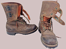 PAIRE DE BRODEQUINS, RANGERS