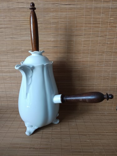 Ancienne chocolatière - , en