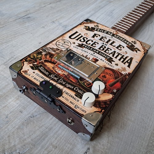 Cigar box guitar g 3 - box,