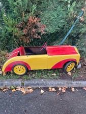 Voiture à pédales SIMCA ancienne