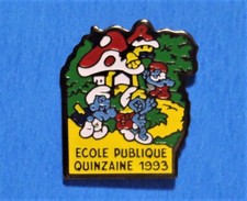 SMURF - VILLAGE - PAPA SMURF - SMURFETTE - SCHTROUMPF - VINTAGE 1992 PEYO PIN