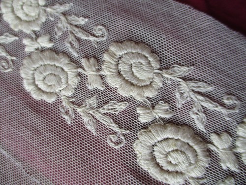 Large entre deux tulle - large, de