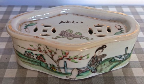 Ancienne jolie boîte - , à