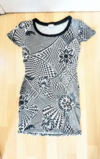 Robe teeshirt versus Versace