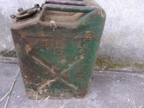 Jerrycan ww2 sorti de - ,