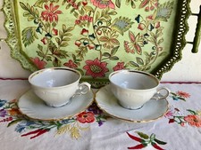 2 grandes tasses à thé ou