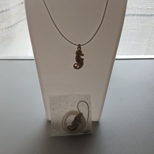 Collier pendentif breloque
