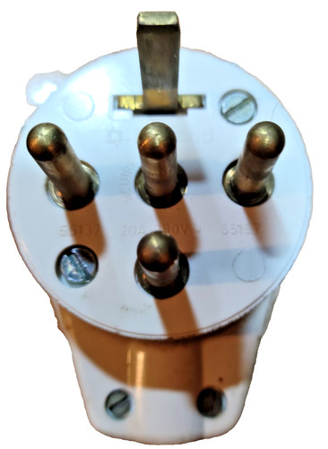 Fiche mâle 380v - 3, phases
